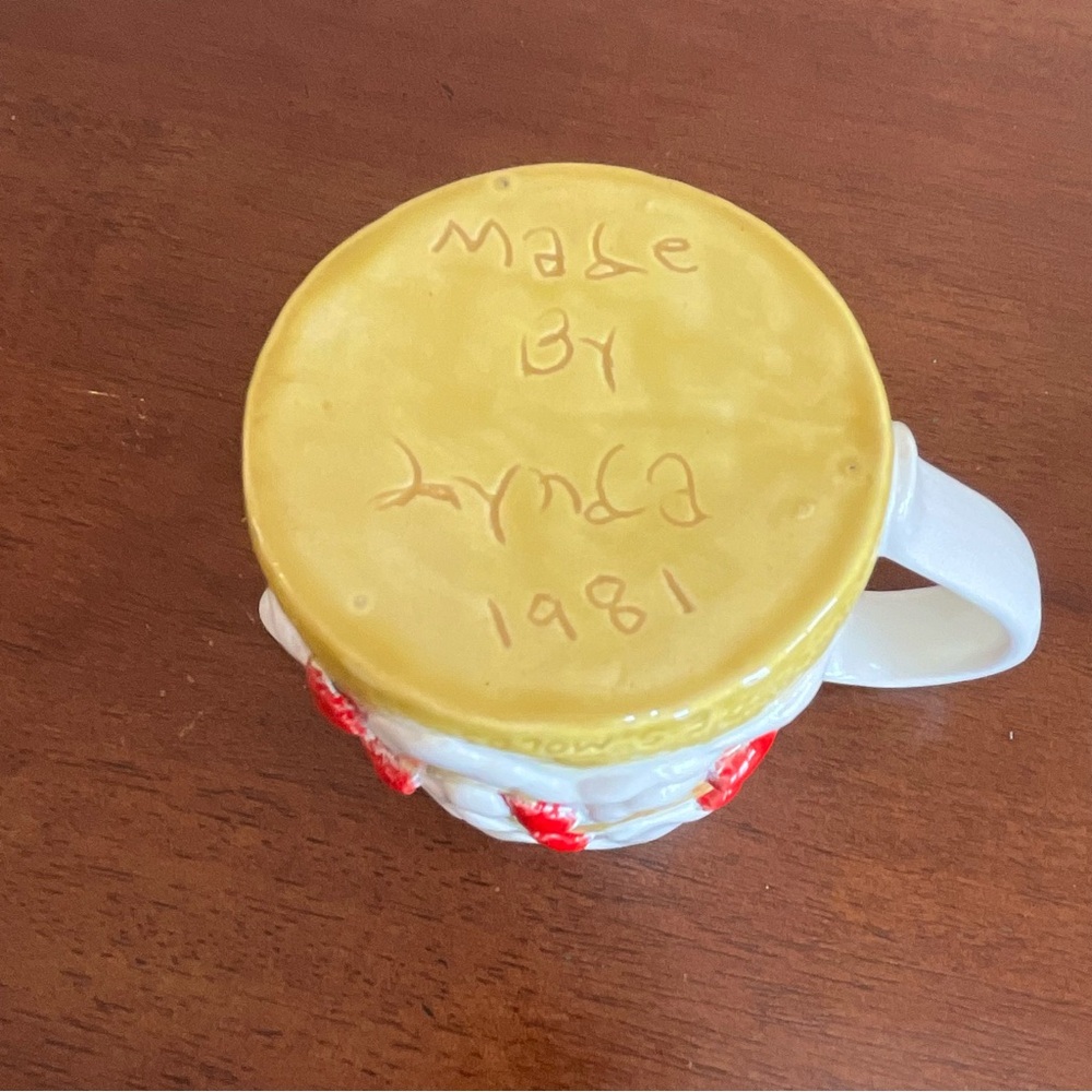 Vintage 1981 Handmade Strawberry Shortcake Food Design Coffee Mug - Picture 5 of 6